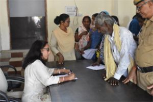  कलेक्टर जनदर्शन में सुनी गई आम लोगों की समस्याएं