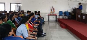  वित्तीय साक्षरता सप्ताह: शहीद स्मारक हाई स्कूल में जागरूकता कार्यक्रम आयोजित