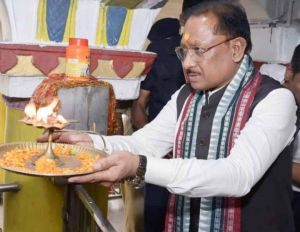  मुख्यमंत्री ने रायगढ़ के राजापारा स्थित भगवान जगन्नाथ मंदिर में की पूजा-अर्चना