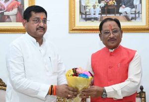 मुख्यमंत्री से उत्तरप्रदेश के राज्यमंत्री  रामकेश निषाद ने सौजन्य मुलाकात की