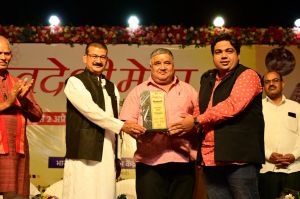 स्वदेशी मेले के समापन में पर्यटन मंत्री राजेश अग्रवाल हुए शामिल, स्थानीय उत्पादों को बढ़ावा देने का दिया संदेश