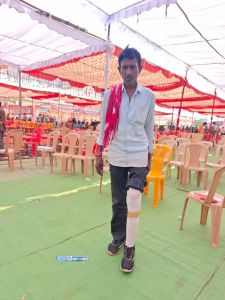 अब कृत्रिम पैरों के सहारे मनीराम ने फिर से नए जीवन में चलना शुरू कर दिया 