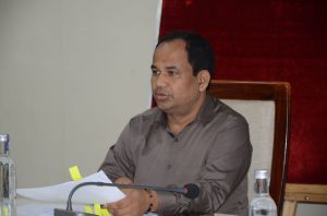 कॉल सेंटर, ई - आफिस, बायोमैट्रिक अटेंडेंस, लंबित राजस्व प्रकरणों और डीईएएफ एवं निष्क्रिय खातों की विस्तृत समीक्षा