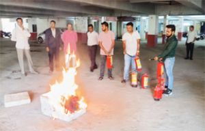  महाराष्ट्र मंडल के कर्मियों ने सीखा कैसे बुझाए आग