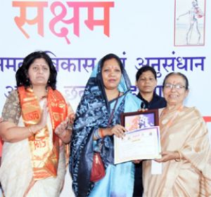  डॉ. कमल वर्मा, डॉ. संगीता कश्यप का &lsquo;सक्षम&rsquo; ने किया सम्मान