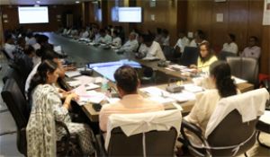  कलेक्टर ने समय-सीमा की बैठक में विभागों के कार्यों की प्रगति की समीक्षा की