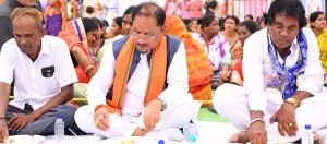   संविधान के मूल्यों को जन-जन तक पहुंचाने का संकल्प: समरसता भोज में शामिल हुए मुख्यमंत्री श्री साय