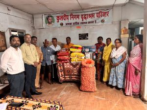 कुलदीप निगम वृद्धाश्रम में पंजाब नेशनल बैंक  द्वारा अन्नदान* 