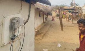  दशकों के अंधेरे से उजियारे में आया गारपा, नियद नेल्लानार योजना से पहली बार घर-घर पहुँची बिजली