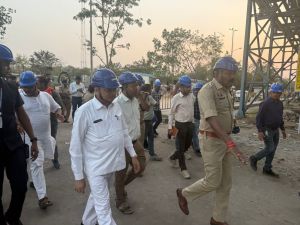  उद्योग एवं सार्वजनिक उपक्रम मंत्री श्री लखनलाल देवांगन ने किया वेदांता पावर प्लांट के घटनास्थल का निरीक्षण