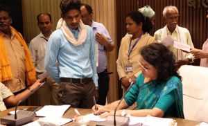  कलेक्टर श्रीमती मिश्रा ने जनदर्शन में सुनी आम लोगों की समस्याएं 