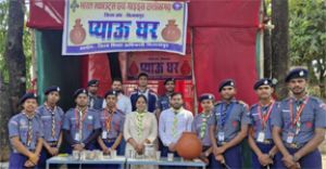  रोवर्स ने राहगीरों को किया शरबत का वितरण