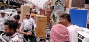  सड़क बाधा कर आवागमन प्रभावित करने वालो पर निगम ने की कार्रवाई