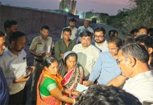 सड़क दुर्घटना में मृतकों के परिजनों को दी गई राहत राशि