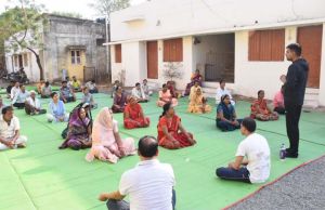 स्वस्थ जीवनशैली को बढ़ावा देने संचालित किया जा रहा विशेष योग अभियान
