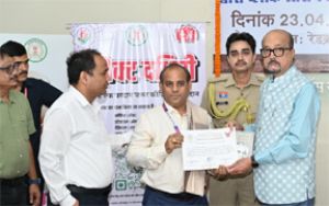  प्रोजेक्ट दधीचि से जुड़कर चंदन कुमार केसरी ने लिया अंगदान का संकल्प, राज्यपाल ने किया सम्मानित