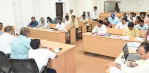  आयुक्त ने की विभिन्न कार्यो की समीक्षा- दिए आवश्यक निर्देश एवं सुझाव