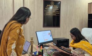   कलेक्टर श्रीमती प्रजापति ने स्वयं की स्व-गणना,  नागरिकों को डिजिटल भागीदारी का दिया संदेश