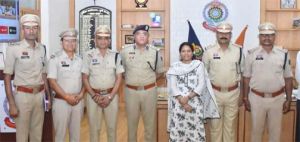  दुर्ग पुलिस के 4 एएसआई बने सब-इंस्पेक्टर, एसएसपी ने स्टार लगाकर किया सम्मानित