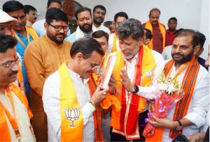  मध्य प्रदेश भाजपा के पूर्व प्रदेश अध्यक्ष व सांसद बी.डी. शर्मा कुशाभाऊ परिसर पहुंचे 