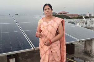  सोलर पैनल अपनाकर देवश्री साहू बनीं आत्मनिर्भर, बिजली बिल से मिली पूर्ण मुक्ति
