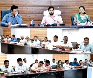 कलेक्टर ने राजस्व संबंधी प्रकरणों की ली समीक्षा बैठक, अधिकारियों को दिए आवश्यक निर्देश