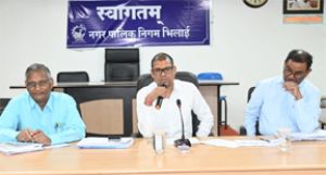  ​निगम के विकास कार्यों की विस्तृत समीक्षा, कार्य में लापरवाही पर ठेकेदारों और अभियंताओं को नोटिस देने के निर्देश