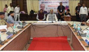  राज्यपाल रमेन डेका ने ली ब्लॉक स्तरीय प्रशासनिक अधिकारियों की समीक्षा बैठक