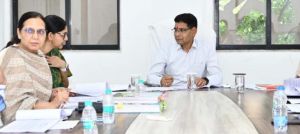  राजस्व कार्यों में ढिलाई पर सख्त:लंबित प्रकरणों के निपटारे और राजस्व वसूली में तेजी लाने मंत्री ने दिए निर्देश