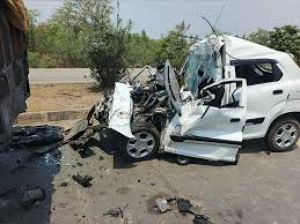 जांजगीर-चांपा जिले में सड़क हादसे में एक ही परिवार के तीन लोगों की मौत