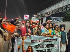  भाजपा महिला मोर्चा ने निकाली  विशाल मशाल रैली