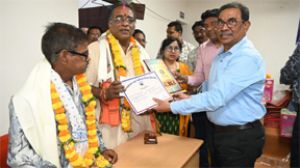 निगम भिलाई के 7 कर्मचारियों को सेवानिवृत्ति पर शाल और श्रीफल से विदाई