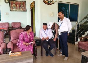 घर-घर सर्वे में जुटे प्रगणक- जनगणना के पहले दिन अभियान तेज