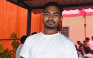  धन्नू के बनाए मटके बुझा रहे है लोगों की प्यास