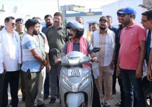  स्कूटी पर निकले उप मुख्यमंत्री  अरुण साव, नगर भ्रमण कर विकास कार्यों का लिया जायजा