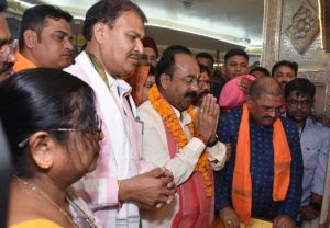 उप मुख्यमंत्री  अरूण साव ने माँ बम्लेश्वरी मंदिर पहुंचकर पूजा-अर्चना की