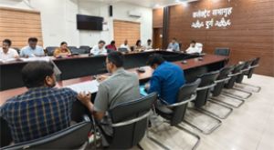  कलेक्टर श्री सिंह ने ली नगरीय निकायों की समीक्षा बैठक