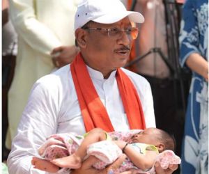  एक माह के नवजात का मुख्यमंत्री ने किया नामकरण, &ldquo;रविशंकर&rdquo; नाम से गूंजा गांव का आंगन