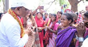  एक चौपाल ऐसा भी जहाँ खुशियों और तालियों की रही गूंज