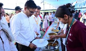   इनोवेशन महाकुंभ 1.0 में वित्त मंत्री ओपी चौधरी ने युवाओं के साथ किया सहभोज, विभिन्न विषयों पर हुई चर्चा