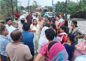  निगम स्वास्थ्य विभाग अध्यक्ष ने टाटीबंध उदया सोसायटी के जलभराव क्षेत्र का  किया निरीक्षण
