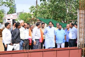  विधायक राजेश मूणत  ने विकास कार्यों की कमान संभाली: ठक्कर बाबा वार्ड में निर्माणाधीन पानी टंकी और महतारी सदन का 'ऑन-साइट' निरीक्षण