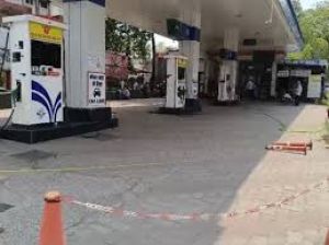  गहराने लगा तेल संकट, कई पेट्रोल पंप ड्राई