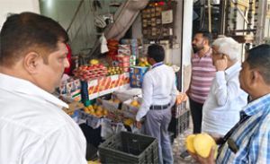  खाद्य विभाग की कार्रवाई: लालपुर फल मार्केट से लिए गए 5 नमूने