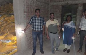  नियमानुसार भंडारण नहीं करने पर उर्वरक गोदाम को किया गया सील