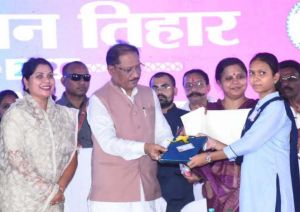  ग्रामीण अंचल की बेटी बनी प्रेरणा: मुख्यमंत्री ने सराहा उत्कृष्ट प्रदर्शन