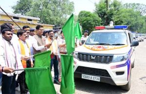  वित्त मंत्री ने रायगढ़ को मिली 16 अत्याधुनिक डायल-112 ईआरवी वाहनों को दिखाई हरी झंडी