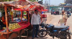  निगम ने बाधित सड़क को व्यवस्थित किया