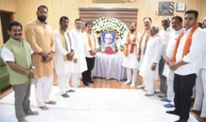  गृह मंत्री शर्मा और स्वास्थ्य मंत्री जायसवाल ने स्वर्गीय सेन को श्रद्धांजली अर्पित किये