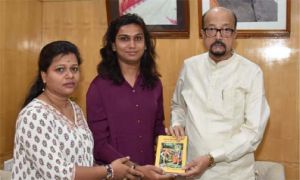  राज्यपाल श्री डेका से पर्वतारोही अंकिता गुप्ता ने की सौजन्य भेंट